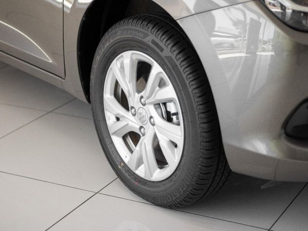 2026-Suzuki-Swift-12-GL image:5
