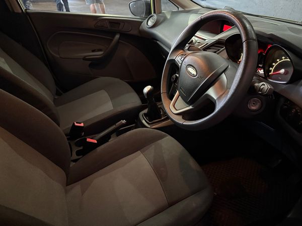 2010-Ford-Fiesta-16i-Ambiente-5-dr image:10