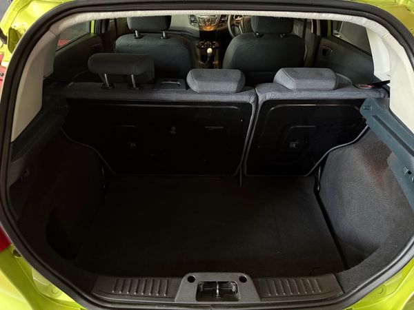 2010-Ford-Fiesta-16i-Ambiente-5-dr image:6