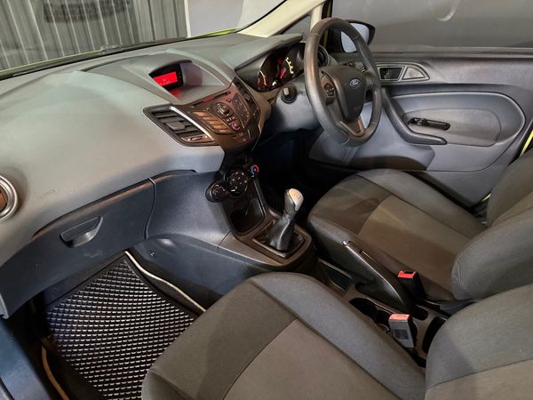 2010-Ford-Fiesta-16i-Ambiente-5-dr image:7
