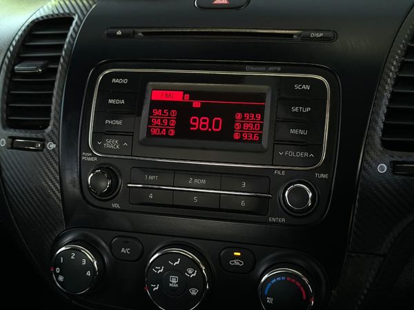 2013-Kia-Cerato-20-5-dr-Auto image:11