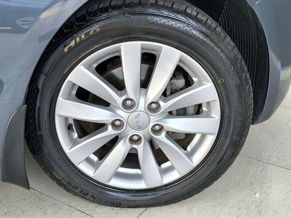 2013-Kia-Cerato-20-5-dr-Auto image:18