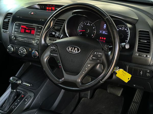 2013-Kia-Cerato-20-5-dr-Auto image:6