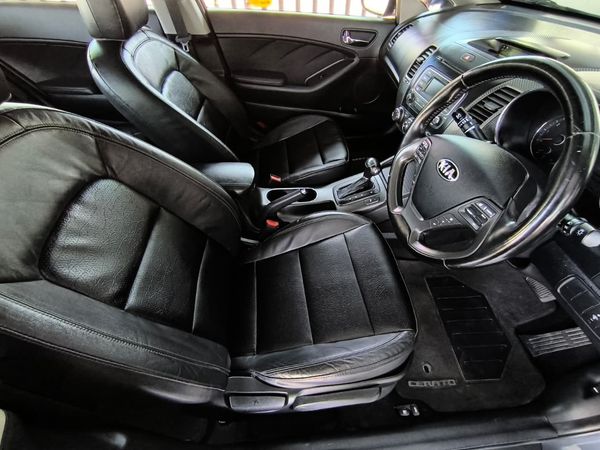 2013-Kia-Cerato-20-5-dr-Auto image:7