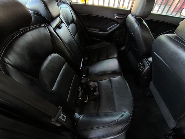 2013-Kia-Cerato-20-5-dr-Auto image:8