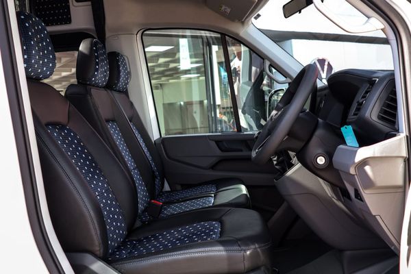 2025-Volkswagen-Crafter-Passenger-Carrier image:10