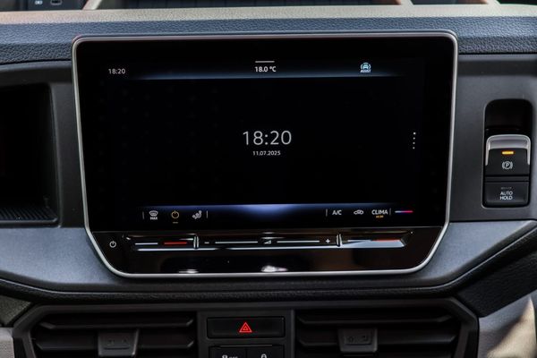 2025-Volkswagen-Crafter-Passenger-Carrier image:12