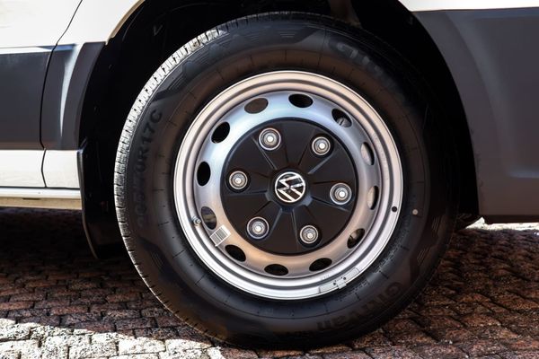2025-Volkswagen-Crafter-Passenger-Carrier image:13