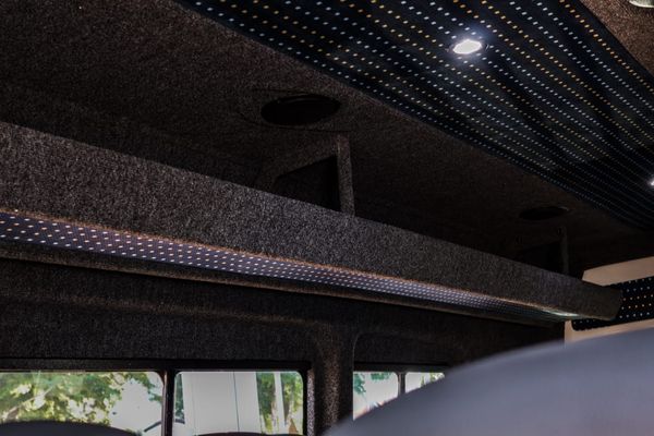 2025-Volkswagen-Crafter-Passenger-Carrier image:17