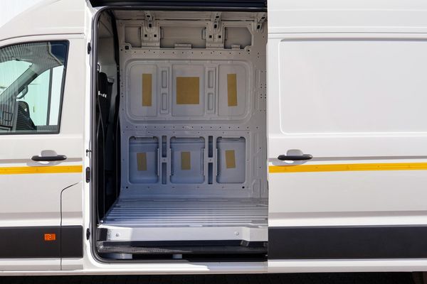 2025-Volkswagen-Crafter-50-20TDi-103KW-XLWB-FC-PV image:3
