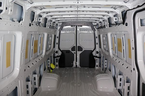 2025-Volkswagen-Crafter-50-20TDi-103KW-XLWB-FC-PV image:7
