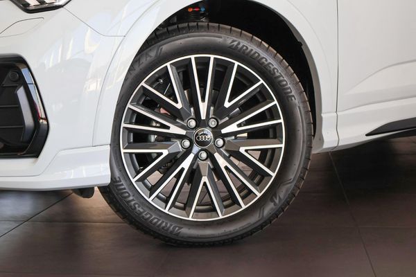 2025-Audi-Q3-Sportback-35TDI-Black-Edition image:2