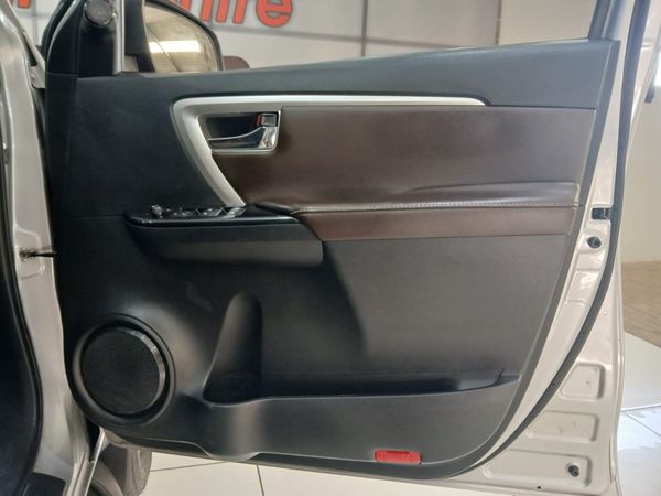 2020-Toyota-Fortuner-24-GD-6-Raised-Body-Auto image:11