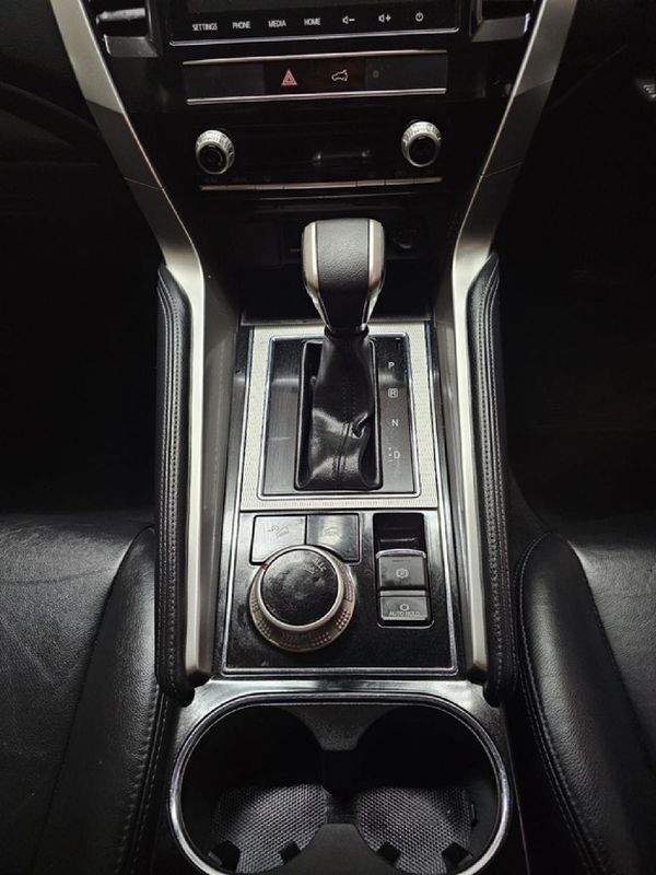 2021-Mitsubishi-Pajero-Sport-24D-4x4-Exceed-Auto image:11