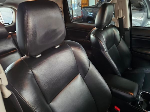 2021-Mitsubishi-Pajero-Sport-24D-4x4-Exceed-Auto image:12