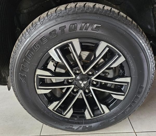 2021-Mitsubishi-Pajero-Sport-24D-4x4-Exceed-Auto image:6
