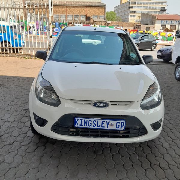2012-Ford-Figo-14-Ambiente image:2