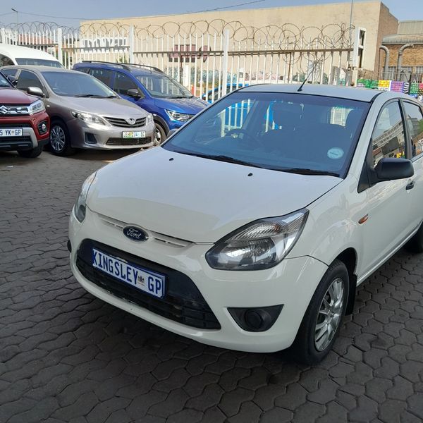 2012-Ford-Figo-14-Ambiente image:3