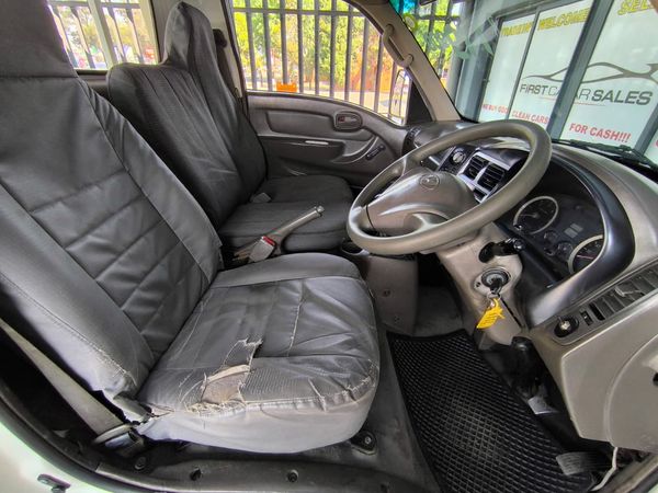 2009-Hyundai-H100-Bakkie-26i-D-Dropside image:11