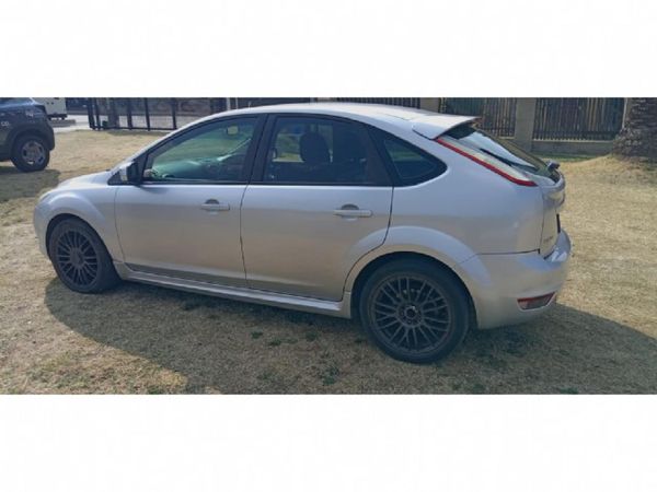 2010-Ford-Focus-20-TDCi-Si-Auto-5-dr image:2