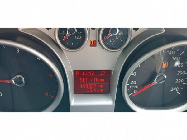 2010-Ford-Focus-20-TDCi-Si-Auto-5-dr image:7