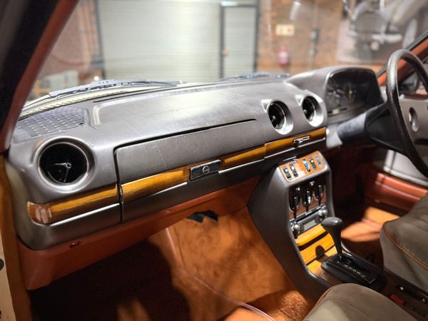 1982-Mercedes-Benz-E-Class-230-CE image:10