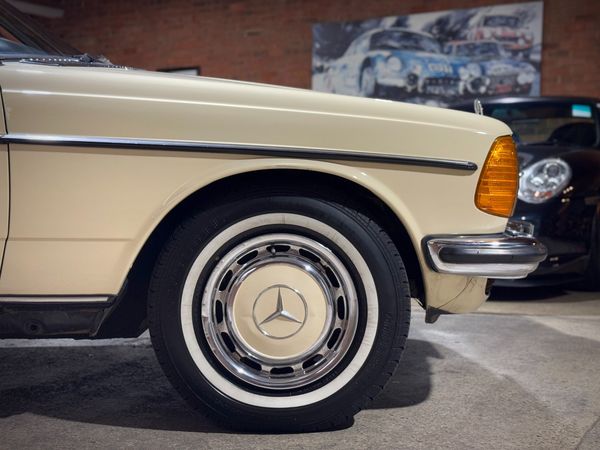 1982-Mercedes-Benz-E-Class-230-CE image:2