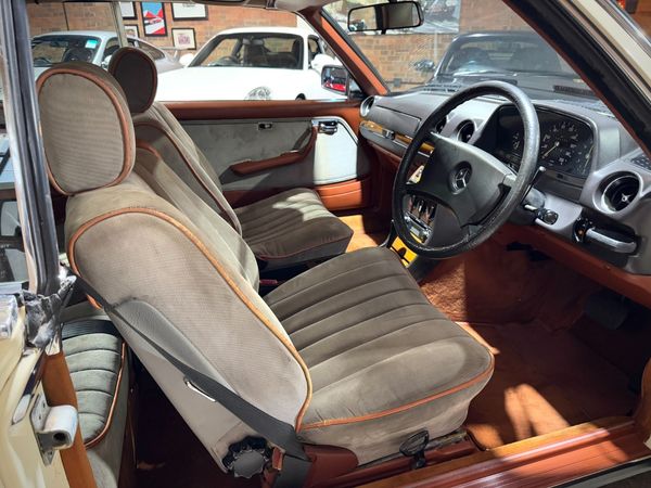 1982-Mercedes-Benz-E-Class-230-CE image:3