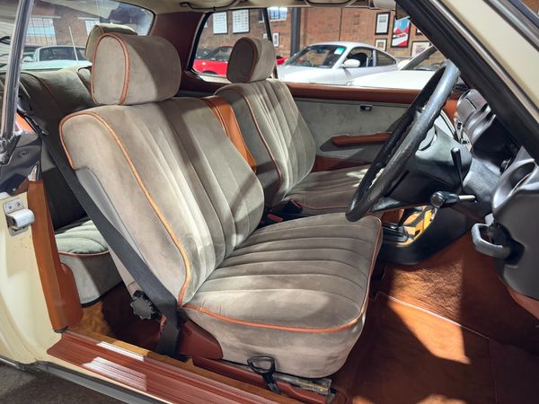 1982-Mercedes-Benz-E-Class-230-CE image:4