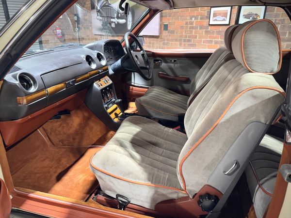 1982-Mercedes-Benz-E-Class-230-CE image:5