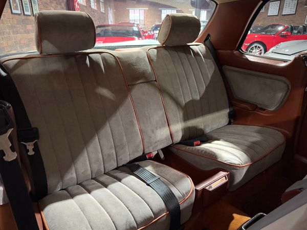 1982-Mercedes-Benz-E-Class-230-CE image:7