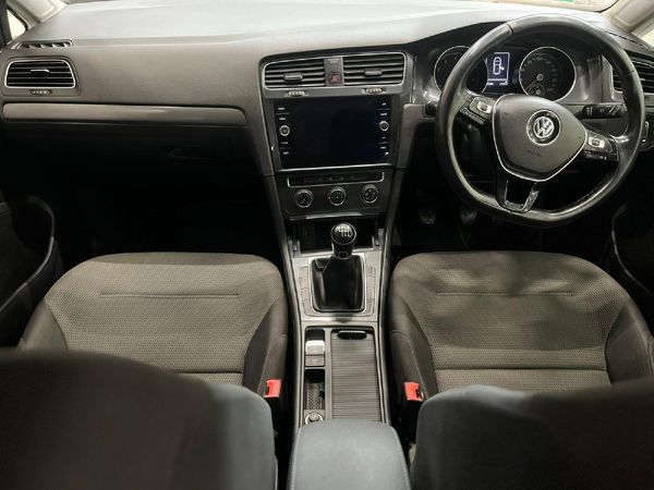 2020-Volkswagen-Golf-VII-10-TSI-Comfortline image:9