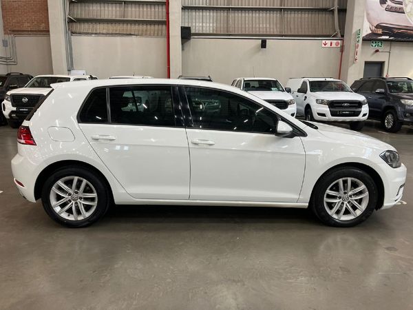 2020-Volkswagen-Golf-VII-10-TSI-Comfortline image:1