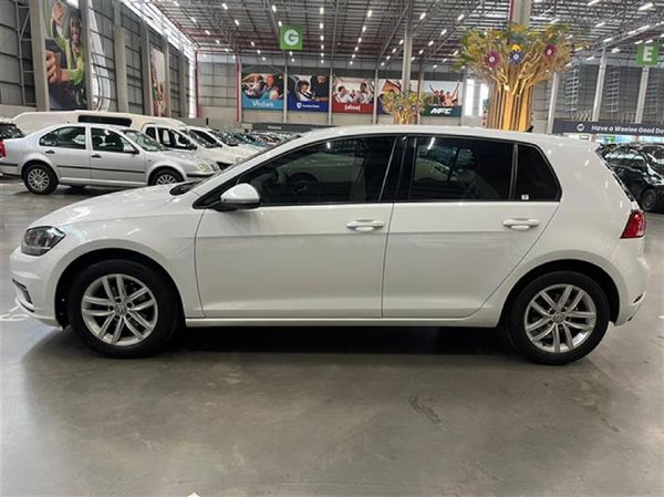 2020-Volkswagen-Golf-VII-10-TSI-Comfortline image:5