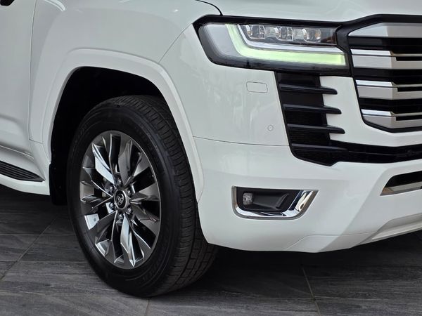 Used Toyota Land Cruiser 300 V6 3.3 D ZX for sale in Gauteng