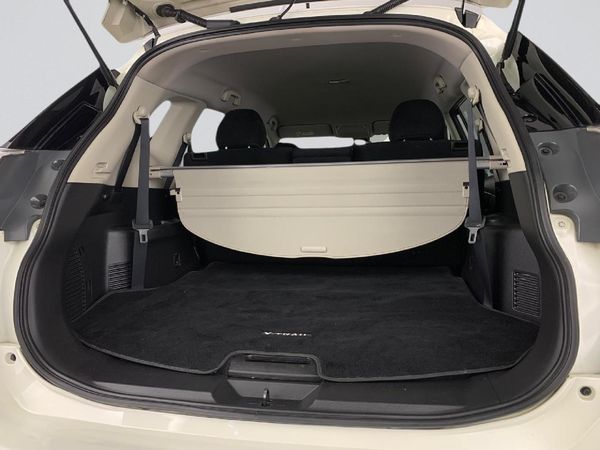 2017-Nissan-X-Trail-25-Acenta-Plus-4x4-Auto-7-seat image:6
