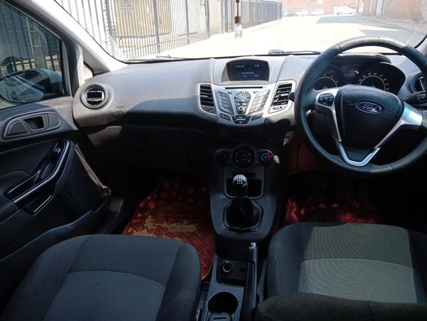 2017-Ford-Fiesta-14-Ambiente-5-dr image:4