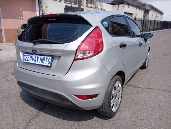 2017-Ford-Fiesta-14-Ambiente-5-dr image:6