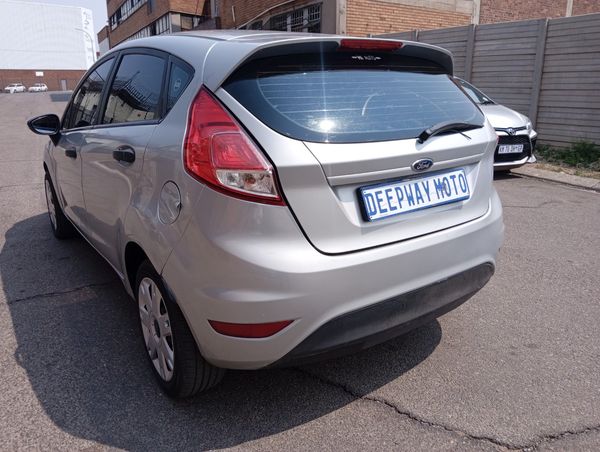 2017-Ford-Fiesta-14-Ambiente-5-dr image:7