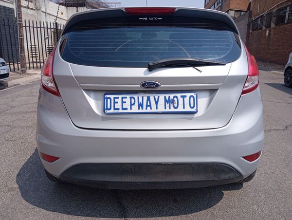 2017-Ford-Fiesta-14-Ambiente-5-dr image:8