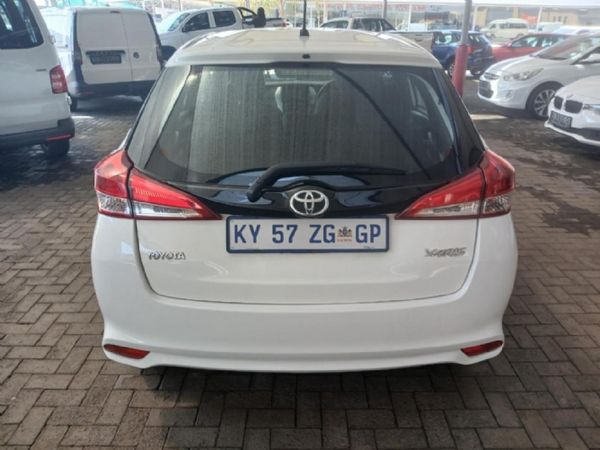 2018-Toyota-Yaris-15-XS-5-dr image:3