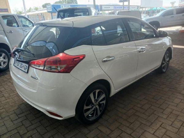 2018-Toyota-Yaris-15-XS-5-dr image:5