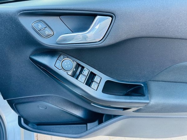 2019-Ford-Fiesta-10-EcoBoost-Trend-5-dr image:11