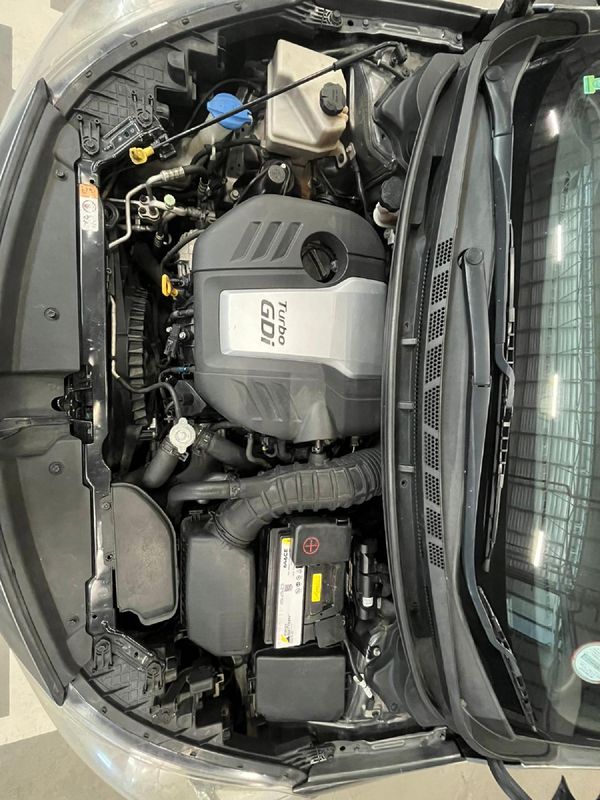2014-Kia-Cerato-Koup-16T-GDi image:9