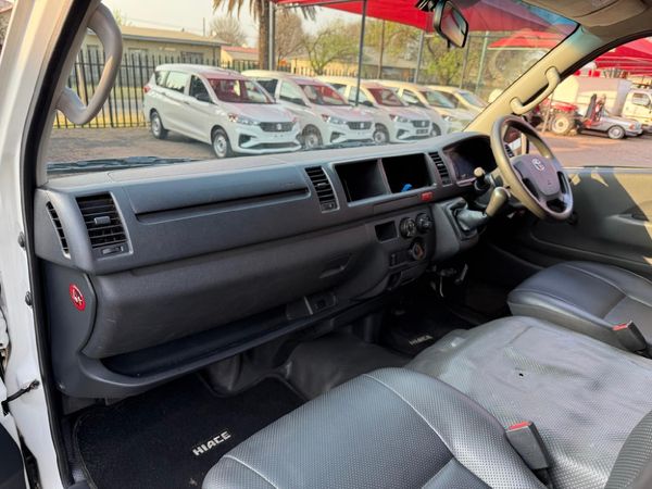 2023-Toyota-Quantum-25-D-4D-Sesfikile-16-seat image:9