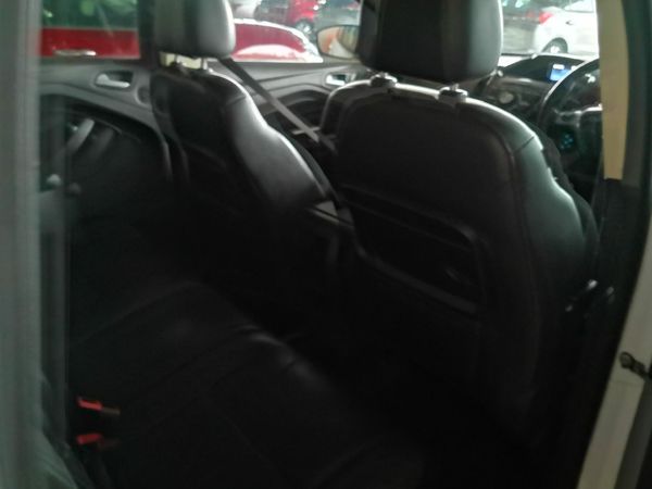2014-Ford-Kuga-20-TDCi-Titanium-AWD-Auto image:7