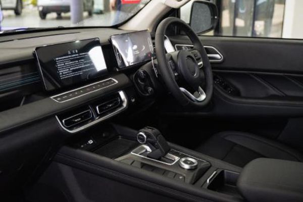 2026-GWM-P-Series-P300-24TD-LT-Double-Cab-Auto image:3