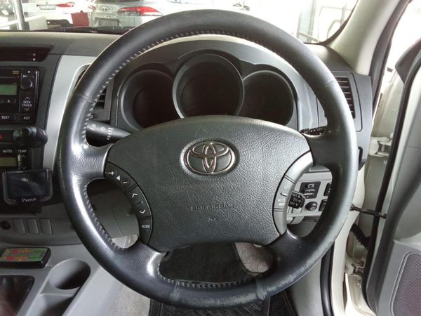 2010-Toyota-Hilux-30-D-4D-Raider-4x4-Auto-Double-Cab image:9