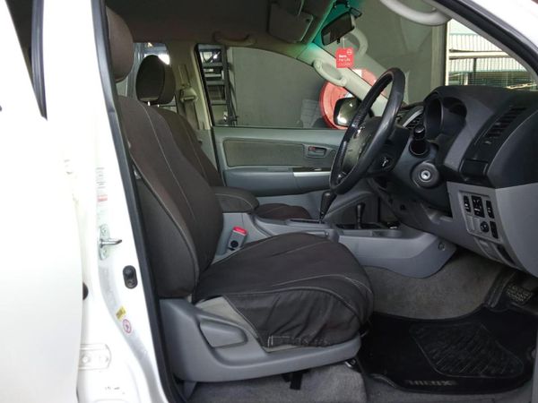 2010-Toyota-Hilux-30-D-4D-Raider-4x4-Auto-Double-Cab image:12