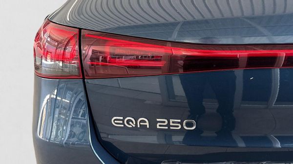 2024-Mercedes-Benz-EQA-250 image:13